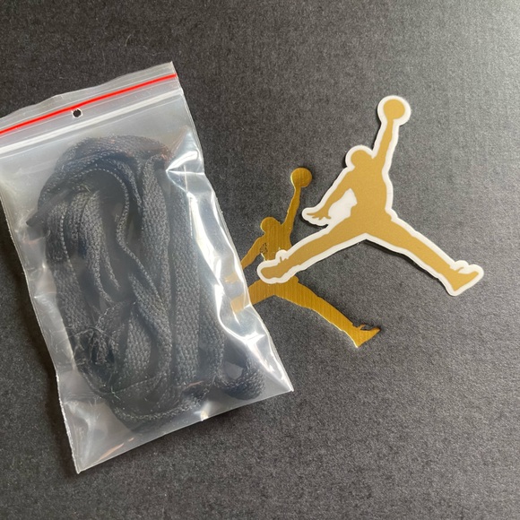 Jordan Mars 270 Metallic (GS) - Picture 4 of 8